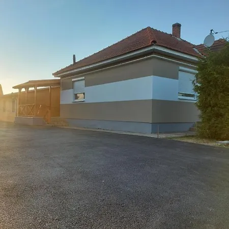 Alexandra Vendeghaz Guest house Tiszaujvaros