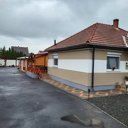 Alexandra Vendeghaz Guest house Tiszaujvaros